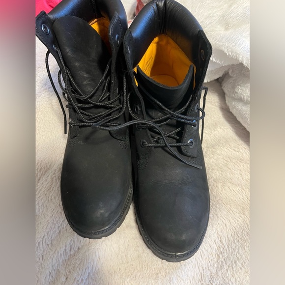 Womens timberland boots bought for daughter Christmas gift she wore once - Picture 1 of 3